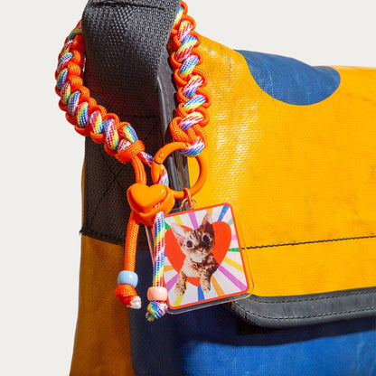Placa de identificación cuadrada personalizada para mascotas con nombre | Placa personalizada con retrato para perro o gato | Accesorio moderno para collar en rojo o azul